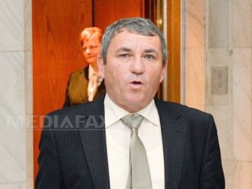 Deputat condamnat cu suspendare după ce şi-a angajat soţia